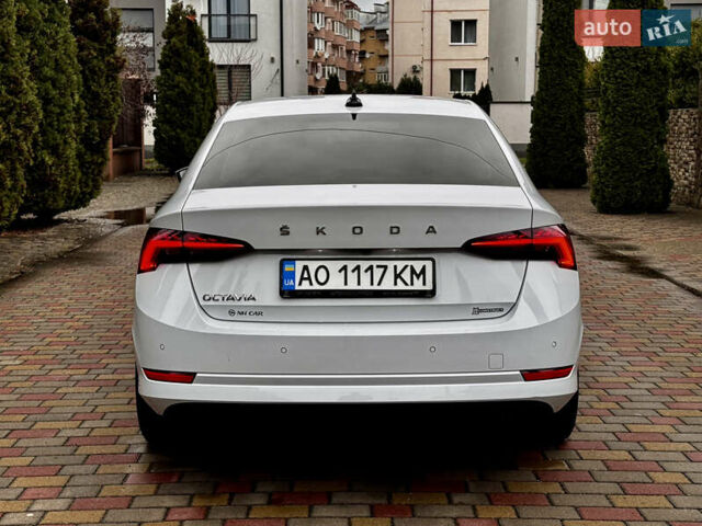 Белый Шкода Октавия, объемом двигателя 2 л и пробегом 262 тыс. км за 22250 $, фото 4 на Automoto.ua