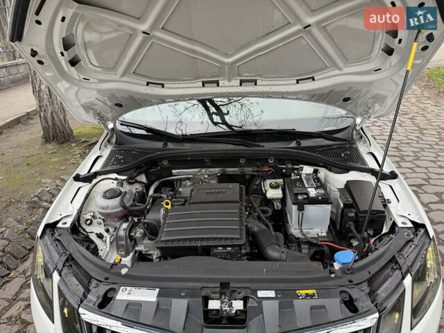 Белый Шкода Октавия, объемом двигателя 1.6 л и пробегом 48 тыс. км за 15800 $, фото 28 на Automoto.ua