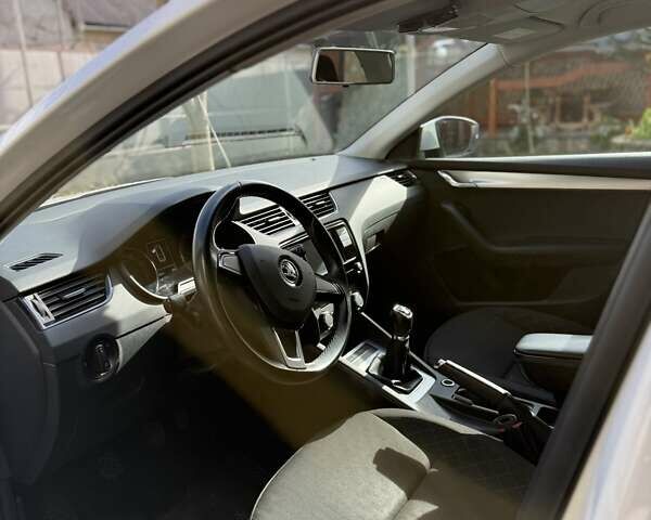 Білий Шкода Октавія, об'ємом двигуна 1.6 л та пробігом 40 тис. км за 14800 $, фото 10 на Automoto.ua