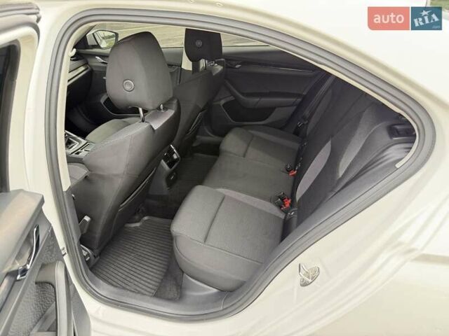 Белый Шкода Октавия, объемом двигателя 1.5 л и пробегом 67 тыс. км за 21500 $, фото 13 на Automoto.ua