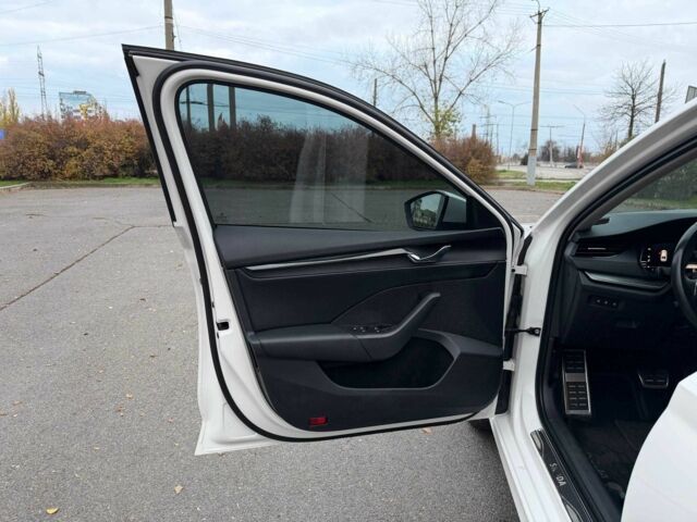 Белый Шкода Октавия, объемом двигателя 2 л и пробегом 258 тыс. км за 22000 $, фото 14 на Automoto.ua