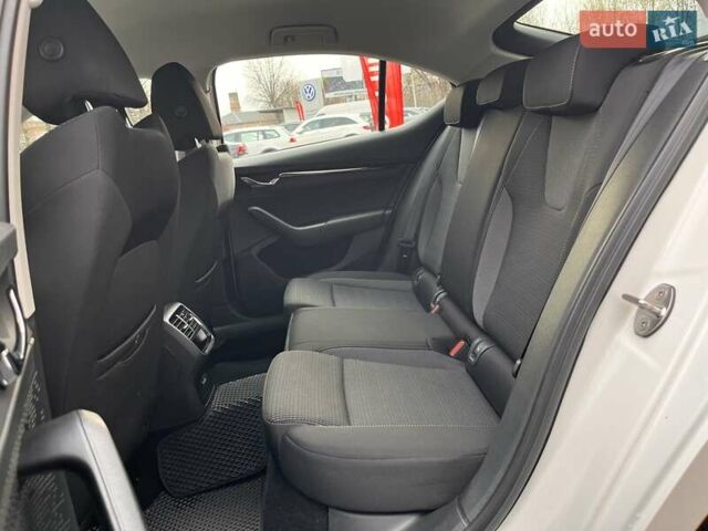 Білий Шкода Октавія, об'ємом двигуна 1.4 л та пробігом 124 тис. км за 19824 $, фото 25 на Automoto.ua