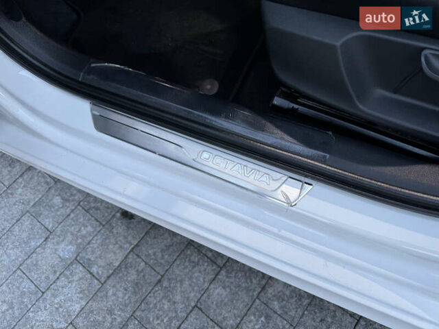 Белый Шкода Октавия, объемом двигателя 1.97 л и пробегом 243 тыс. км за 21500 $, фото 78 на Automoto.ua