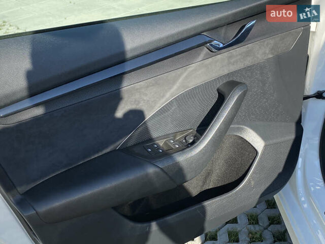 Білий Шкода Октавія, об'ємом двигуна 2 л та пробігом 160 тис. км за 27999 $, фото 39 на Automoto.ua