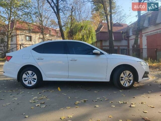 Белый Шкода Октавия, объемом двигателя 1.4 л и пробегом 107 тыс. км за 17900 $, фото 2 на Automoto.ua