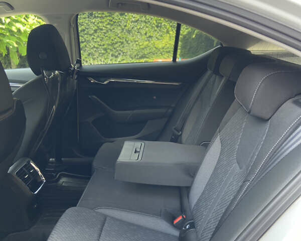 Белый Шкода Октавия, объемом двигателя 1.4 л и пробегом 57 тыс. км за 27500 $, фото 6 на Automoto.ua