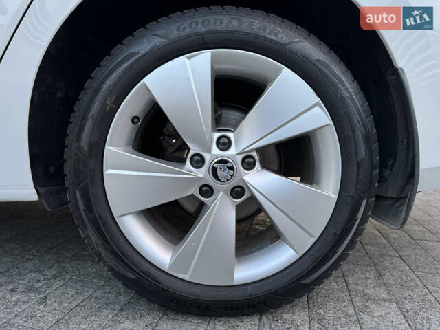 Белый Шкода Октавия, объемом двигателя 1.97 л и пробегом 243 тыс. км за 21500 $, фото 51 на Automoto.ua