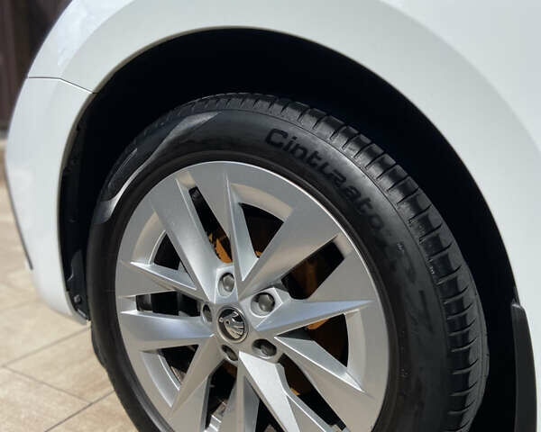 Белый Шкода Октавия, объемом двигателя 1.4 л и пробегом 57 тыс. км за 27500 $, фото 7 на Automoto.ua