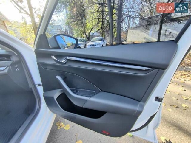 Белый Шкода Октавия, объемом двигателя 1.4 л и пробегом 107 тыс. км за 17900 $, фото 13 на Automoto.ua