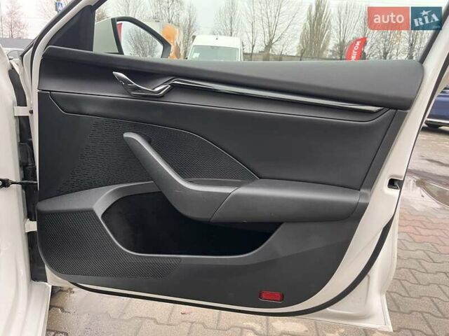 Білий Шкода Октавія, об'ємом двигуна 1.4 л та пробігом 117 тис. км за 18518 $, фото 31 на Automoto.ua