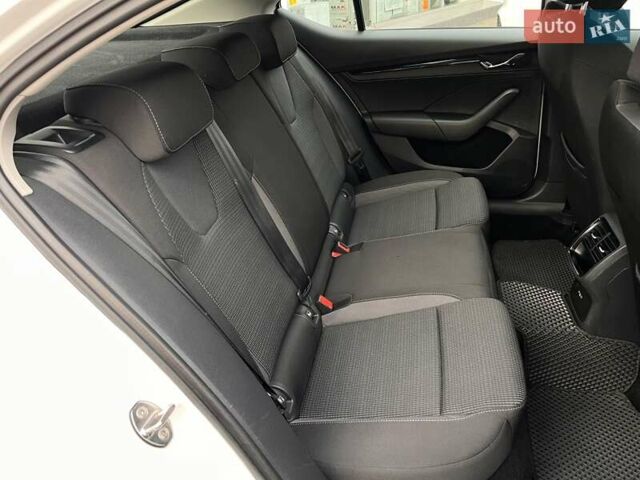 Білий Шкода Октавія, об'ємом двигуна 1.4 л та пробігом 124 тис. км за 19824 $, фото 29 на Automoto.ua