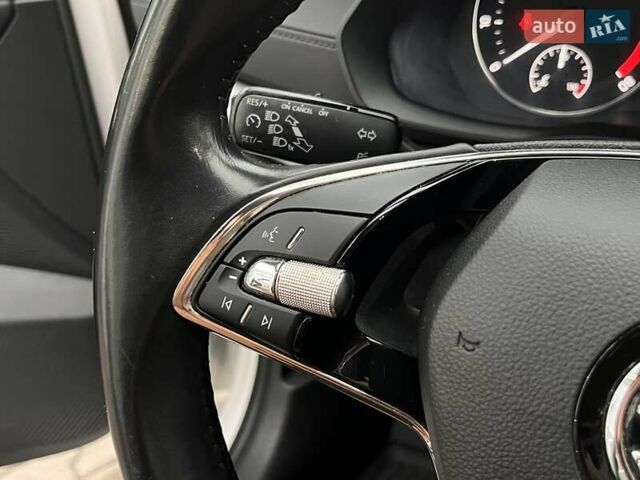 Білий Шкода Октавія, об'ємом двигуна 1.4 л та пробігом 117 тис. км за 18518 $, фото 16 на Automoto.ua