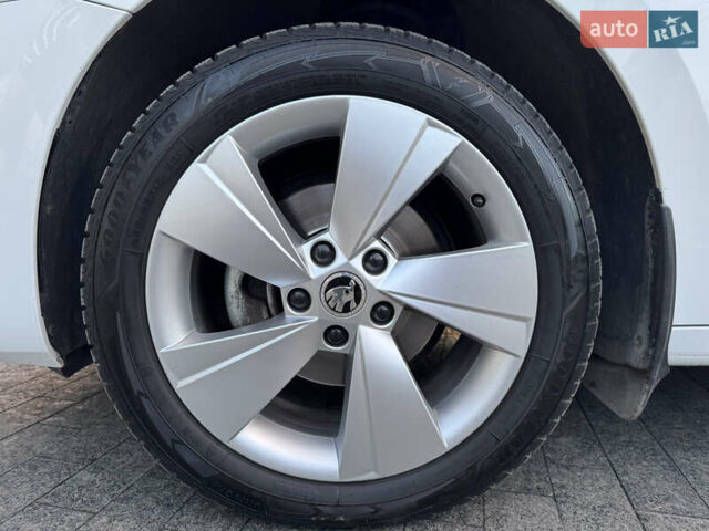 Белый Шкода Октавия, объемом двигателя 1.97 л и пробегом 243 тыс. км за 21500 $, фото 54 на Automoto.ua