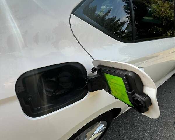 Білий Шкода Октавія, об'ємом двигуна 1.4 л та пробігом 167 тис. км за 17500 $, фото 12 на Automoto.ua