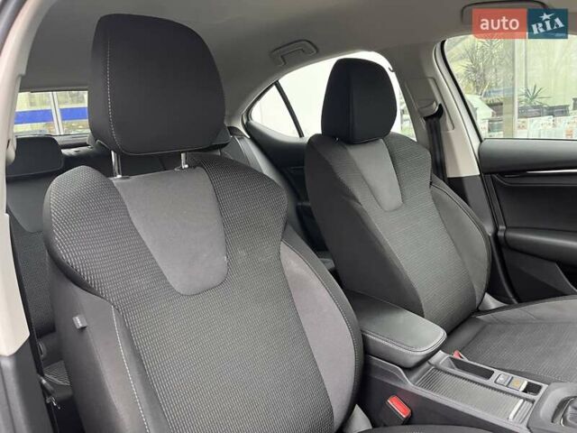 Білий Шкода Октавія, об'ємом двигуна 1.4 л та пробігом 117 тис. км за 18518 $, фото 34 на Automoto.ua