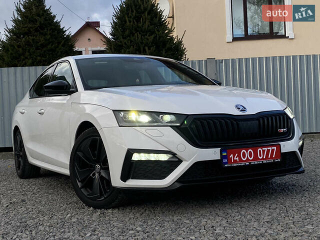 Белый Шкода Октавия, объемом двигателя 2 л и пробегом 160 тыс. км за 27399 $, фото 15 на Automoto.ua