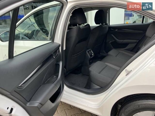 Білий Шкода Октавія, об'ємом двигуна 1.4 л та пробігом 124 тис. км за 19824 $, фото 23 на Automoto.ua