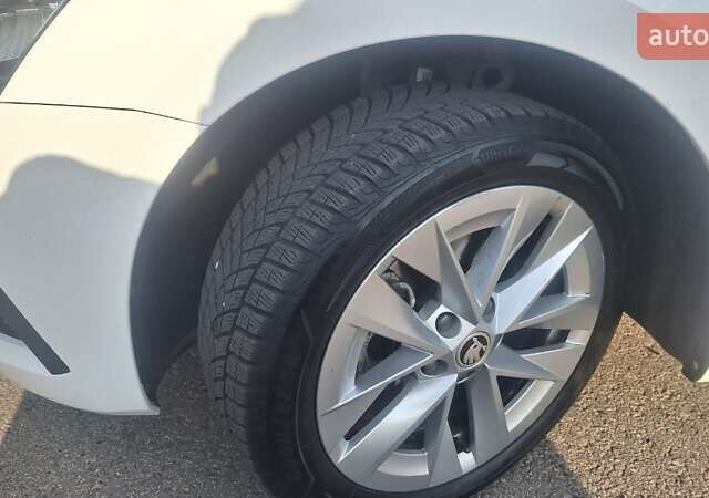 Білий Шкода Октавія, об'ємом двигуна 1.4 л та пробігом 167 тис. км за 17500 $, фото 10 на Automoto.ua