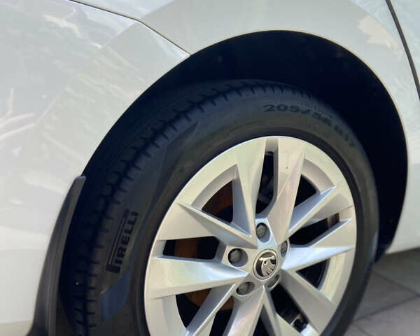 Белый Шкода Октавия, объемом двигателя 1.4 л и пробегом 57 тыс. км за 27500 $, фото 9 на Automoto.ua