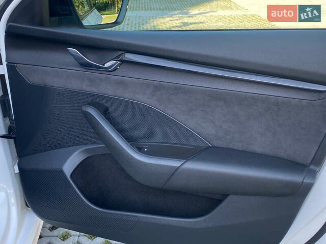 Білий Шкода Октавія, об'ємом двигуна 2 л та пробігом 160 тис. км за 27999 $, фото 50 на Automoto.ua