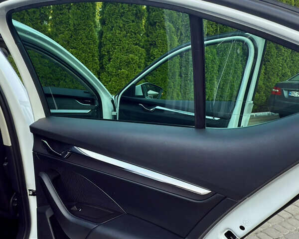 Білий Шкода Октавія, об'ємом двигуна 1.97 л та пробігом 178 тис. км за 19950 $, фото 46 на Automoto.ua