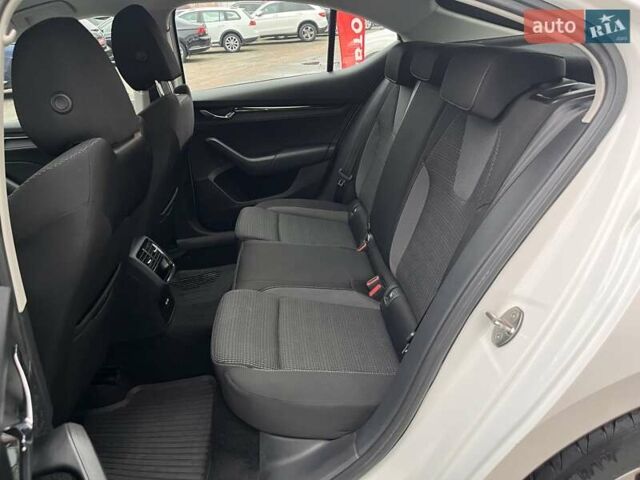 Білий Шкода Октавія, об'ємом двигуна 1.4 л та пробігом 117 тис. км за 18518 $, фото 26 на Automoto.ua