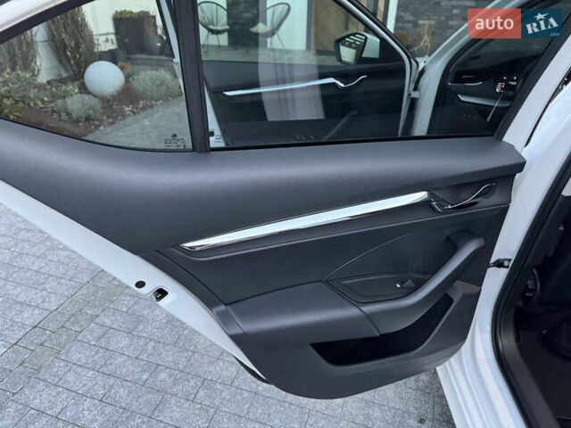 Белый Шкода Октавия, объемом двигателя 1.97 л и пробегом 243 тыс. км за 21500 $, фото 60 на Automoto.ua