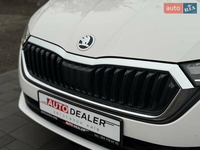 Белый Шкода Октавия, объемом двигателя 1.4 л и пробегом 17 тыс. км за 19900 $, фото 3 на Automoto.ua