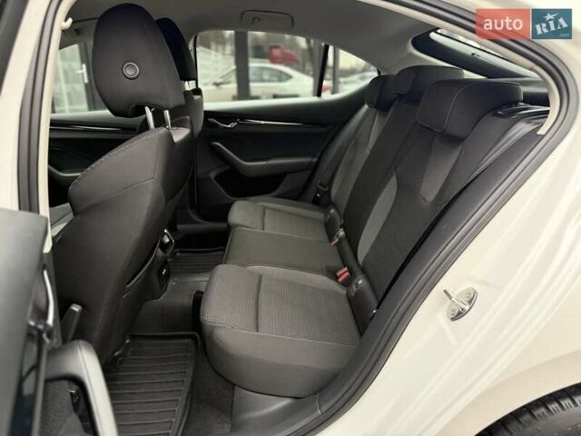 Белый Шкода Октавия, объемом двигателя 1.4 л и пробегом 17 тыс. км за 19900 $, фото 35 на Automoto.ua