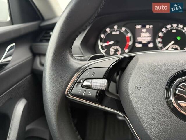 Белый Шкода Октавия, объемом двигателя 1.4 л и пробегом 17 тыс. км за 19900 $, фото 24 на Automoto.ua