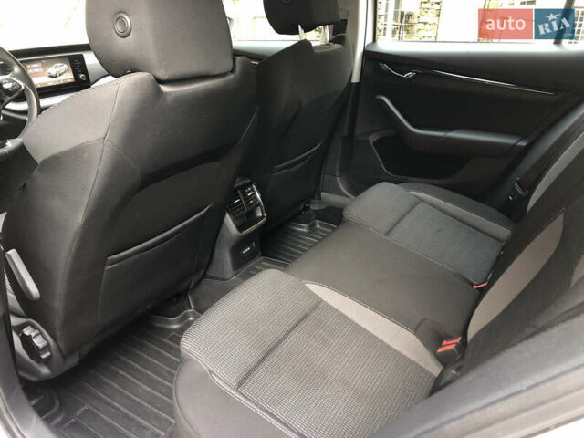 Білий Шкода Октавія, об'ємом двигуна 1.4 л та пробігом 30 тис. км за 18500 $, фото 5 на Automoto.ua