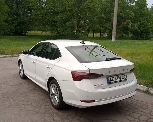 Белый Шкода Октавия, объемом двигателя 1.6 л и пробегом 19 тыс. км за 24999 $, фото 2 на Automoto.ua