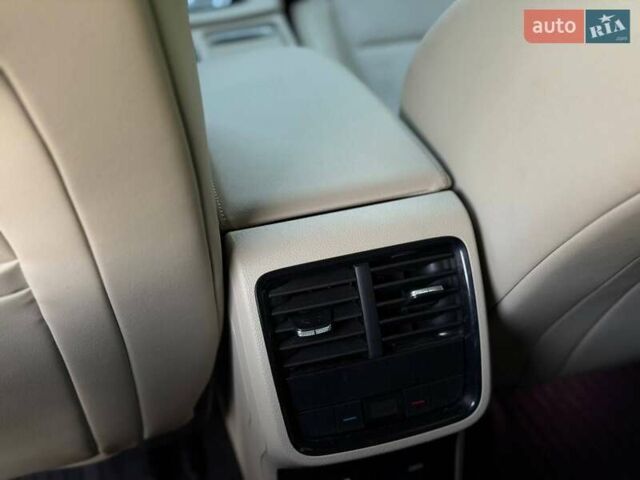 Білий Шкода Октавія, об'ємом двигуна 1.97 л та пробігом 55 тис. км за 33000 $, фото 49 на Automoto.ua
