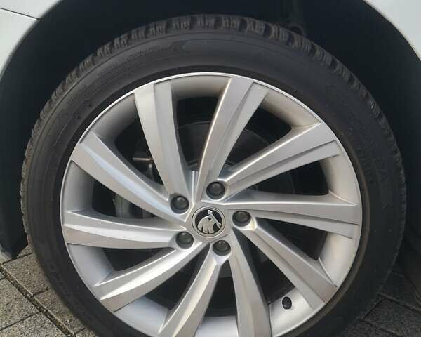 Белый Шкода Октавия, объемом двигателя 1.97 л и пробегом 96 тыс. км за 35500 $, фото 11 на Automoto.ua