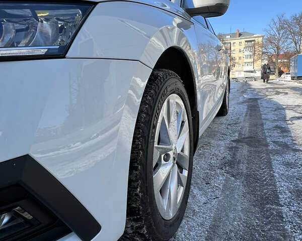 Белый Шкода Октавия, объемом двигателя 1.4 л и пробегом 11 тыс. км за 25900 $, фото 6 на Automoto.ua