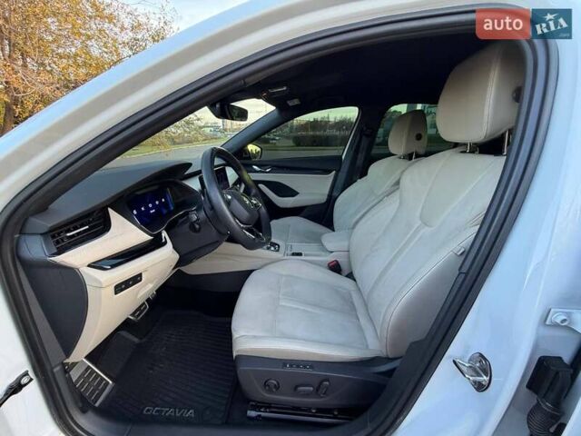 Білий Шкода Октавія, об'ємом двигуна 1.97 л та пробігом 55 тис. км за 33000 $, фото 32 на Automoto.ua