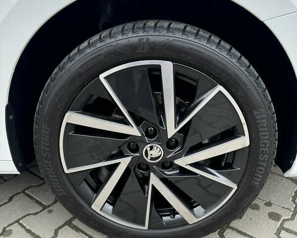 Шкода Октавия 2024 в Одессе на Automoto.ua Белый Шкода Октавия, объемом двигателя 1.5 л и пробегом 1 тыс. км за 37000 $, фото 8 на Automoto.ua