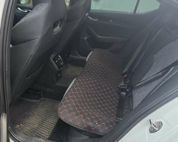 Белый Шкода Октавия, объемом двигателя 1.4 л и пробегом 12 тыс. км за 32000 $, фото 4 на Automoto.ua