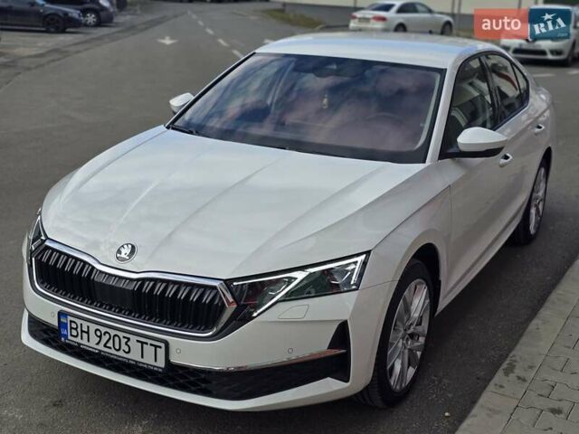 Белый Шкода Октавия, объемом двигателя 1.5 л и пробегом 12 тыс. км за 33300 $, фото 4 на Automoto.ua
