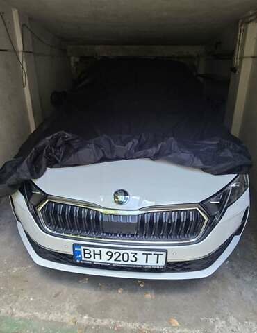 Белый Шкода Октавия, объемом двигателя 1.5 л и пробегом 12 тыс. км за 33300 $, фото 5 на Automoto.ua