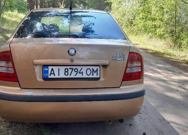 Бежевый Шкода Октавия, объемом двигателя 1.6 л и пробегом 321 тыс. км за 3800 $, фото 6 на Automoto.ua