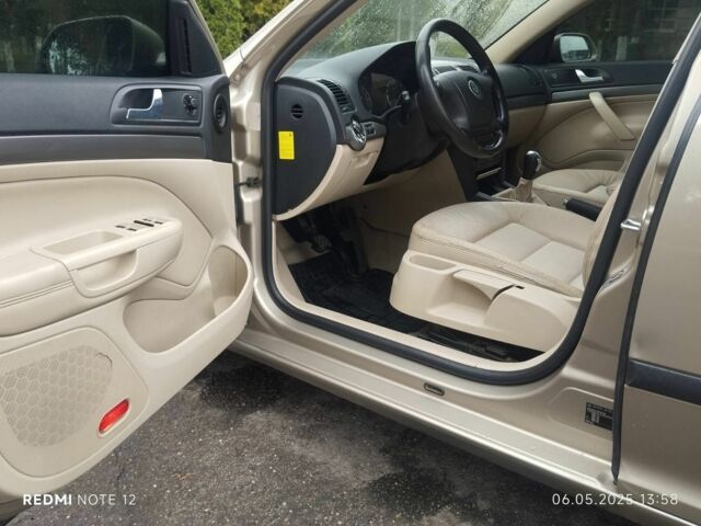 Бежевый Шкода Октавия, объемом двигателя 2 л и пробегом 400 тыс. км за 5000 $, фото 3 на Automoto.ua