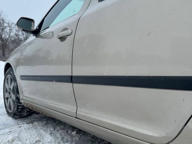 Бежевый Шкода Октавия, объемом двигателя 1.6 л и пробегом 240 тыс. км за 4500 $, фото 1 на Automoto.ua