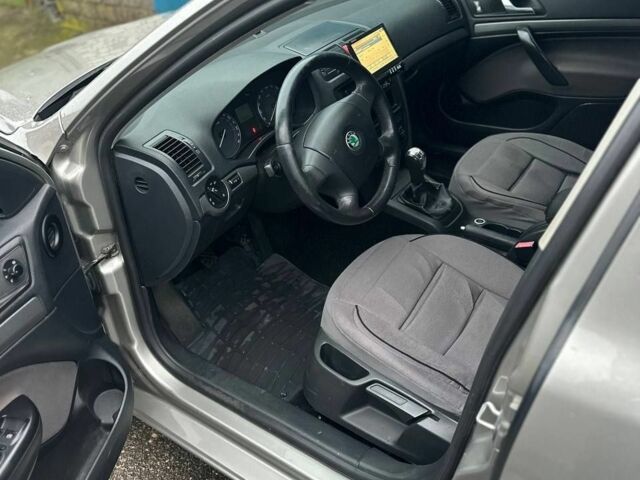 Бежевый Шкода Октавия, объемом двигателя 2 л и пробегом 280 тыс. км за 5400 $, фото 3 на Automoto.ua