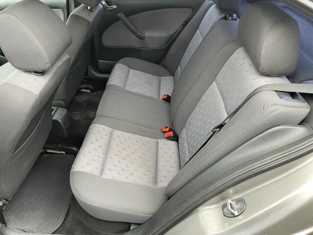 Бежевый Шкода Октавия, объемом двигателя 1.6 л и пробегом 138 тыс. км за 6500 $, фото 11 на Automoto.ua