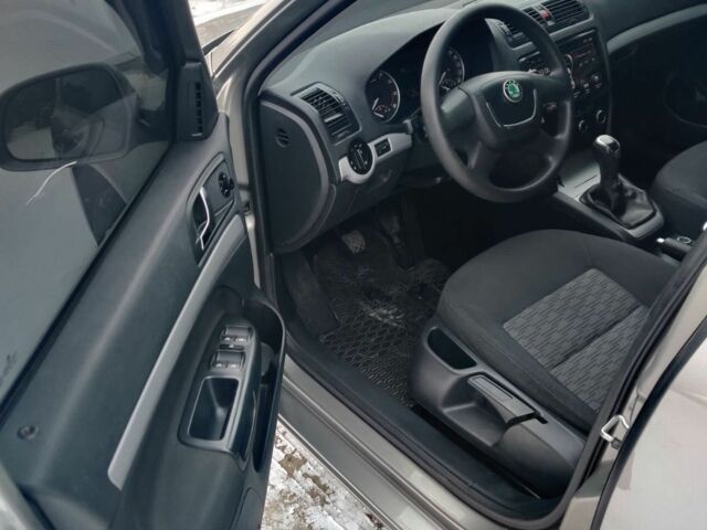 Бежевый Шкода Октавия, объемом двигателя 1.8 л и пробегом 156 тыс. км за 8300 $, фото 6 на Automoto.ua