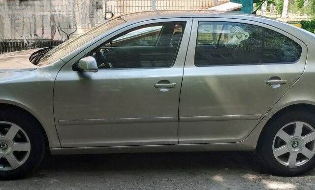 Бежевый Шкода Октавия, объемом двигателя 1.6 л и пробегом 189 тыс. км за 5800 $, фото 1 на Automoto.ua