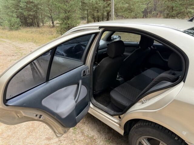 Бежевый Шкода Октавия, объемом двигателя 1.6 л и пробегом 227 тыс. км за 3950 $, фото 6 на Automoto.ua