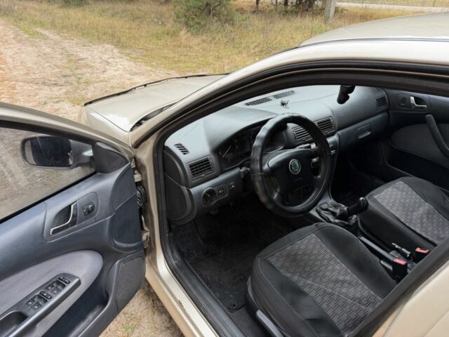 Бежевый Шкода Октавия, объемом двигателя 1.6 л и пробегом 227 тыс. км за 3950 $, фото 9 на Automoto.ua