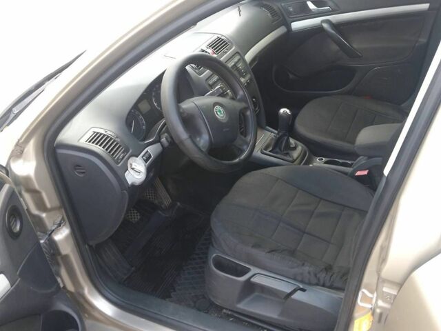 Бежевый Шкода Октавия, объемом двигателя 1.9 л и пробегом 230 тыс. км за 2400 $, фото 6 на Automoto.ua